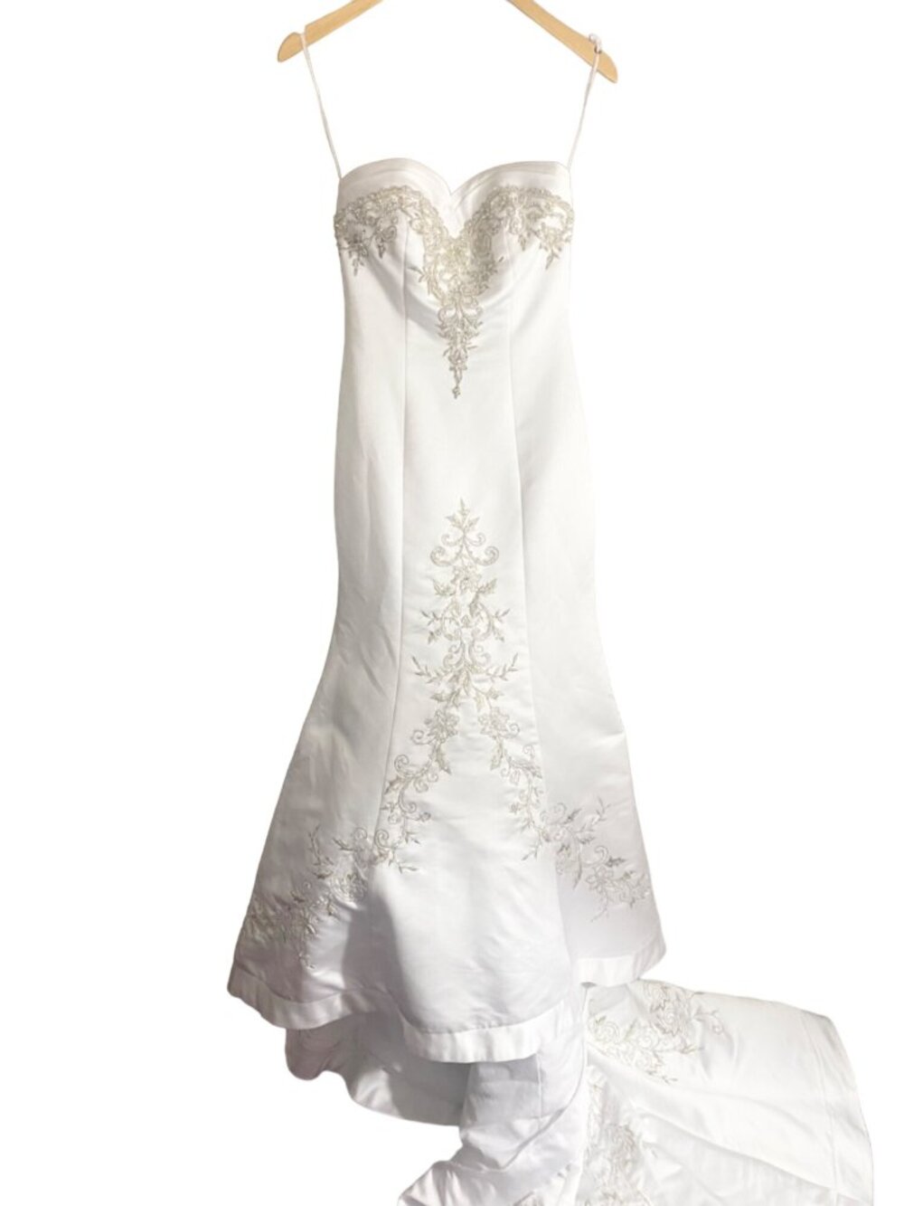 David's Bridal Women's White Satin Gown With Sweet Heart Neck Line - 2